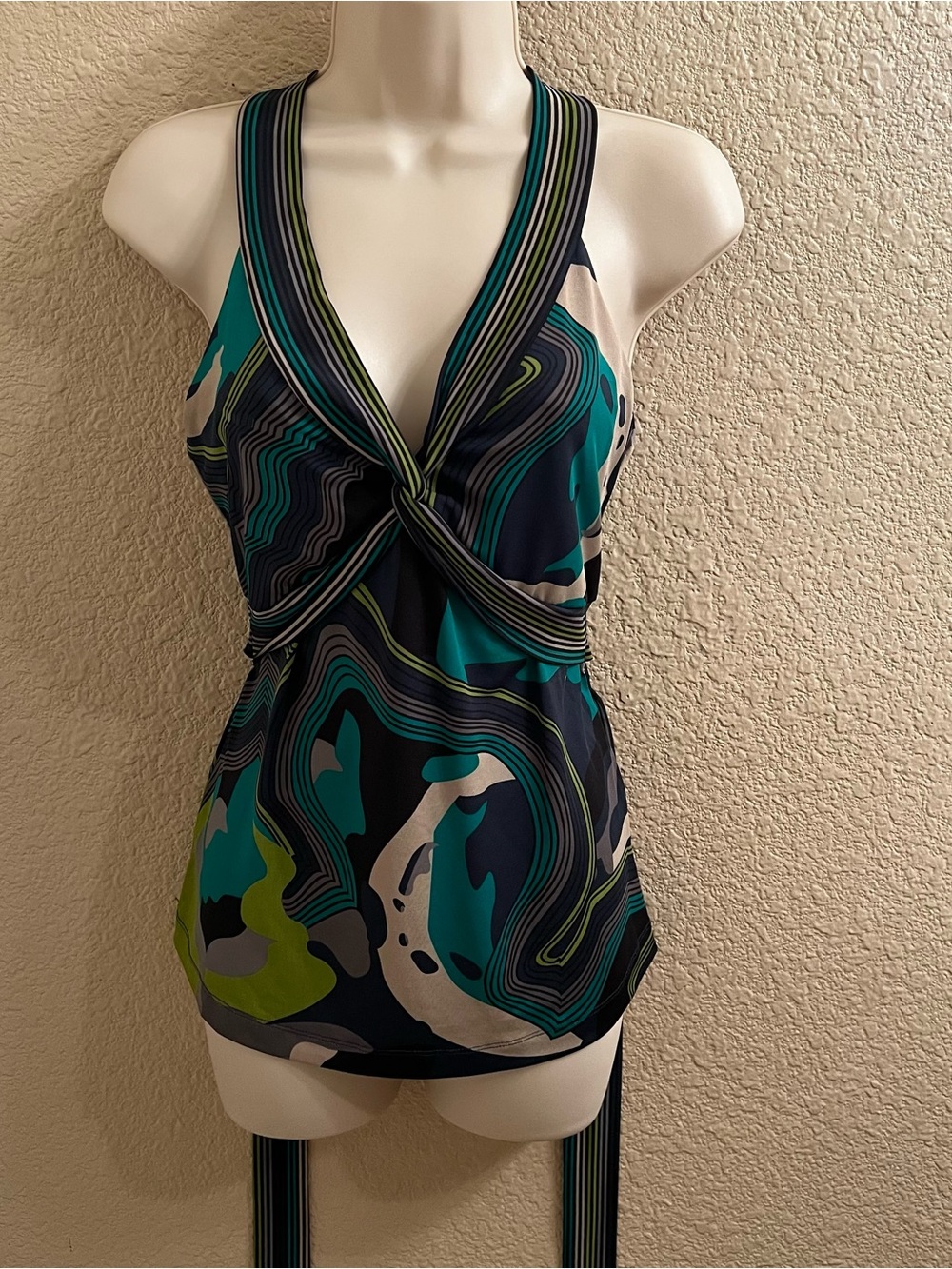 Twist-Front Halter Tank Sz.S (EU36)